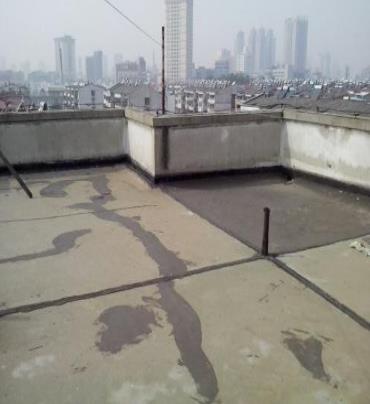 玉溪市漏水维修 楼顶漏水是什么原因，楼顶漏水维修方法是什么?
